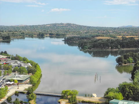 3BR Executive Apartment With Lake And Mountain Views - Accommodation Kalgoorlie 0
