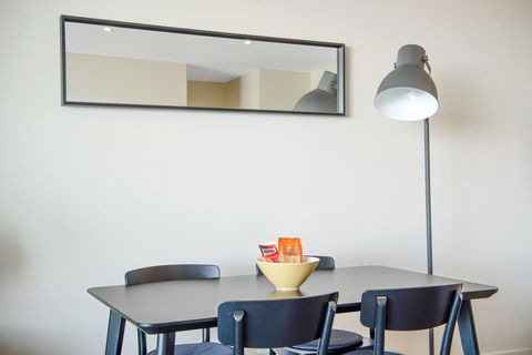 Port Adelaide Executive Waterfront Apartment - Accommodation Kalgoorlie 12