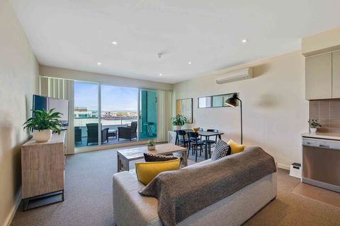 Port Adelaide Executive Waterfront Apartment - Accommodation Kalgoorlie 1