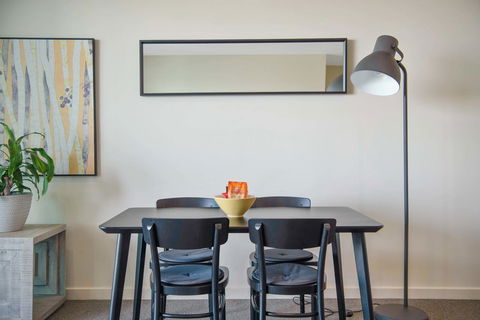 Port Adelaide Executive Waterfront Apartment - Accommodation Kalgoorlie 11