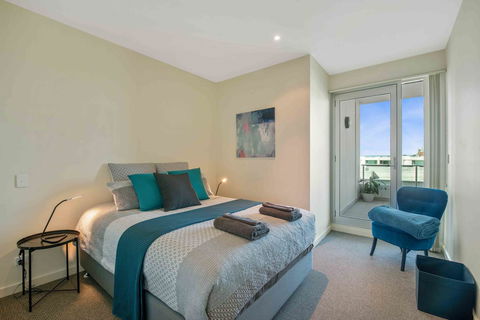 Port Adelaide Executive Waterfront Apartment - Accommodation Kalgoorlie 2