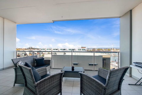 Port Adelaide Executive Waterfront Apartment - Accommodation Kalgoorlie 23