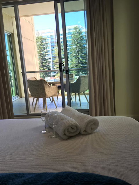 Beachside Luxury Apartments One & Two Bedroom In Beachfront Oaks Pier Building - Accommodation Kalgoorlie 24