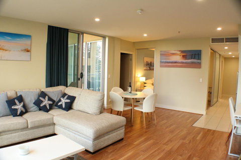 Beachside Luxury Apartments One & Two Bedroom In Beachfront Oaks Pier Building - Accommodation Kalgoorlie 4