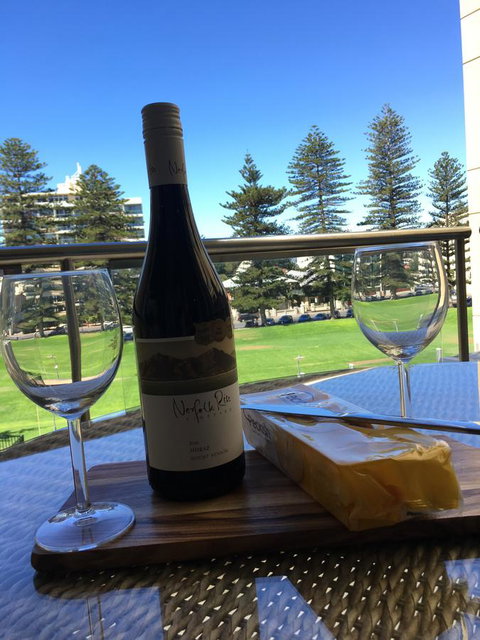 Beachside Luxury Apartments One & Two Bedroom In Beachfront Oaks Pier Building - Accommodation Kalgoorlie 15