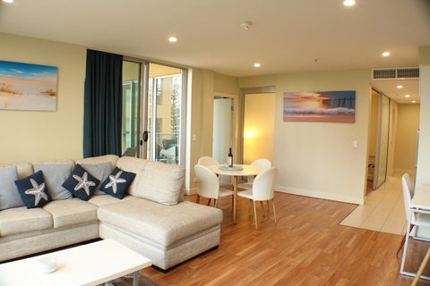 Beachside Luxury Apartments One & Two Bedroom In Beachfront Oaks Pier Building - Accommodation Kalgoorlie 5