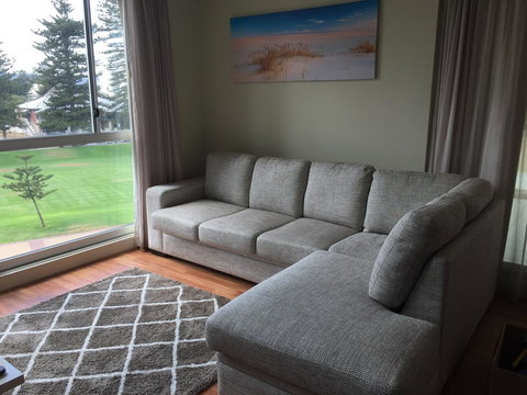 Beachside Luxury Apartments One & Two Bedroom In Beachfront Oaks Pier Building - Accommodation Kalgoorlie 16