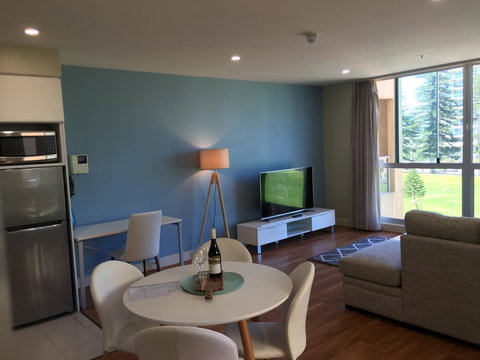 Beachside Luxury Apartments One & Two Bedroom In Beachfront Oaks Pier Building - Accommodation Kalgoorlie 19