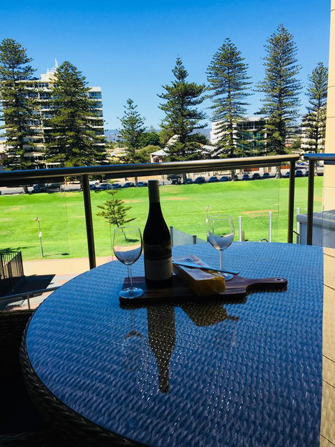 Beachside Luxury Apartments One & Two Bedroom In Beachfront Oaks Pier Building - Accommodation Kalgoorlie 26