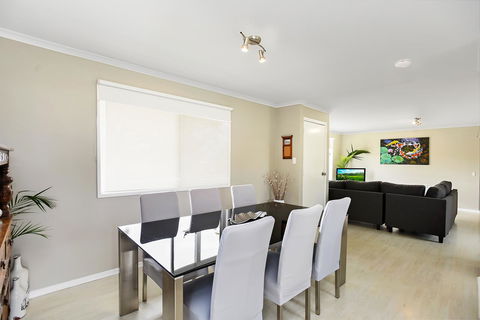 Ainslie Roberts Drive Retreat - Accommodation Kalgoorlie 1