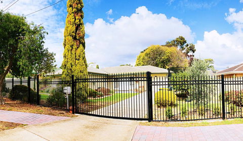 Beautiful Garden House - Accommodation Kalgoorlie 7