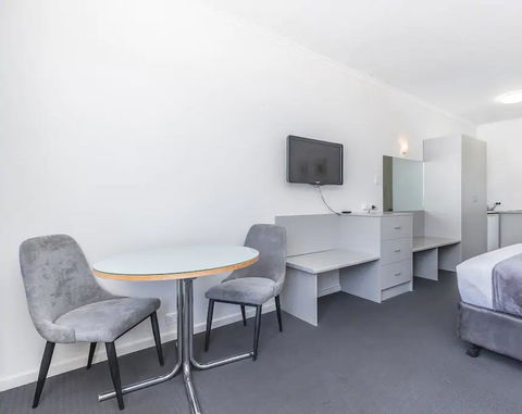 Hi 5 Glenelg Studio Apartment - Accommodation Kalgoorlie 8