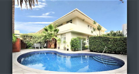 Hi 5 Glenelg Studio Apartment - Accommodation Kalgoorlie 0