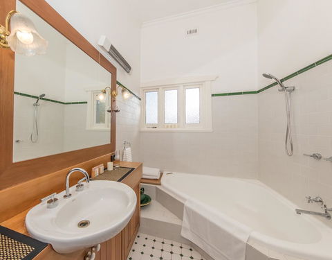 The Tudor House - Accommodation Kalgoorlie 15