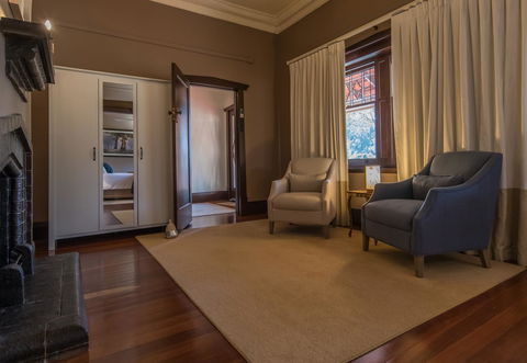 The Tudor House - Accommodation Kalgoorlie 3