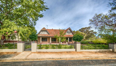 The Tudor House - Accommodation Kalgoorlie 21