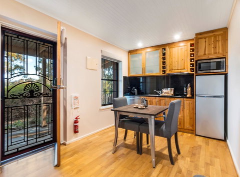 Stonewell Cottages And Vineyards - Accommodation Kalgoorlie 12