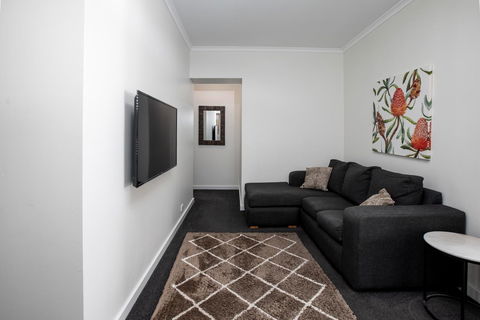 Bay 10 - Suites And Apartments - Accommodation Kalgoorlie 2