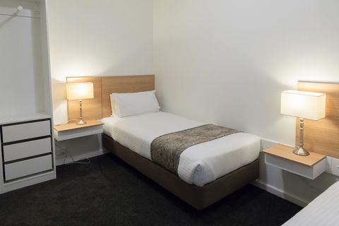 Bay 10 - Suites And Apartments - Accommodation Kalgoorlie 24