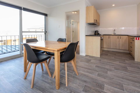 Bay 10 - Suites And Apartments - Accommodation Kalgoorlie 10