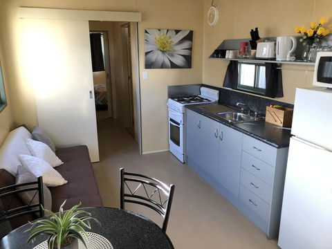 Rocks Retreat Cabin - Dolphin - Accommodation Kalgoorlie 6