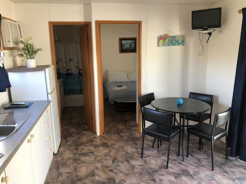 Rocks Retreat Cabin - Dolphin - Accommodation Kalgoorlie 4