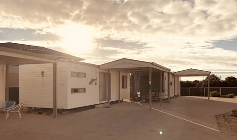 Rocks Retreat Cabin - Dolphin - Accommodation Kalgoorlie 2