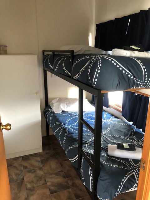 Rocks Retreat Cabin - Dolphin - Accommodation Kalgoorlie 3