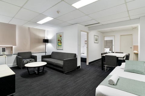 Cosmo On Bank - Accommodation Kalgoorlie 5