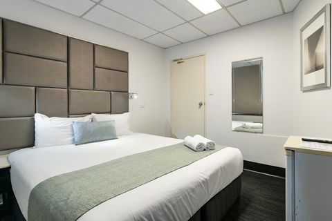 Cosmo On Bank - Accommodation Kalgoorlie 11