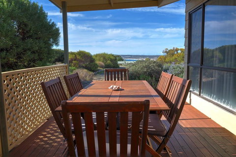 Emu Bay Holiday Homes - Accommodation Kalgoorlie 6