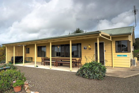 Emu Bay Holiday Homes - Accommodation Kalgoorlie 8
