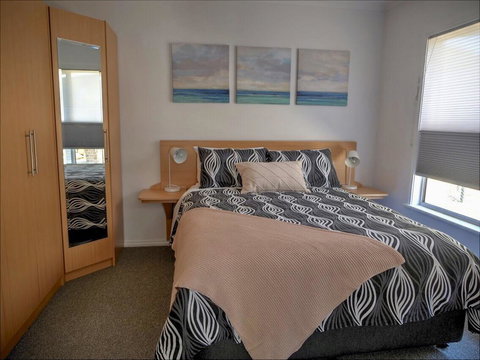 Emu Bay Holiday Homes - Accommodation Kalgoorlie 16