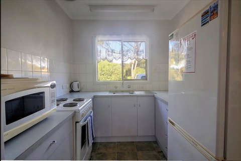 Emu Bay Holiday Homes - Accommodation Kalgoorlie 4