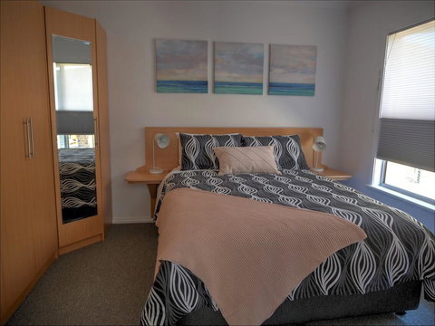 Emu Bay Holiday Homes - Accommodation Kalgoorlie 23