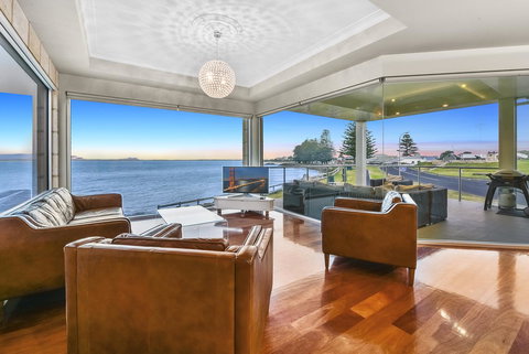 Aloha Waterfront Properties - Accommodation Kalgoorlie 4