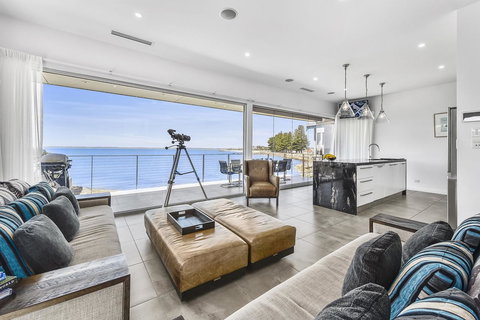 Aloha Waterfront Properties - Accommodation Kalgoorlie 3