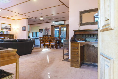 Rustic On 13th - Accommodation Kalgoorlie 2