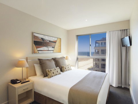 Oaks Glenelg Plaza Pier Suites - Accommodation Kalgoorlie 2