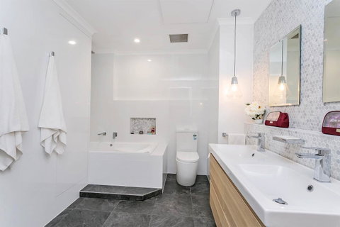 Heart Of Glenelg BnB - Accommodation Kalgoorlie 2