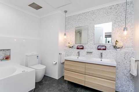Heart Of Glenelg BnB - Accommodation Kalgoorlie 3