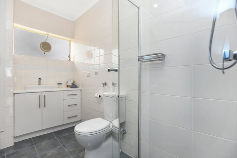 The Dolphins Beachfront Apartments - Accommodation Kalgoorlie 15