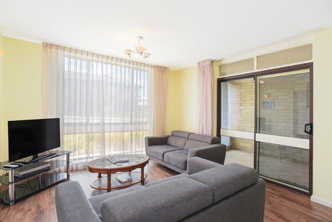 The Dolphins Beachfront Apartments - Accommodation Kalgoorlie 5