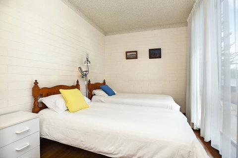 The Dolphins Beachfront Apartments - Accommodation Kalgoorlie 8