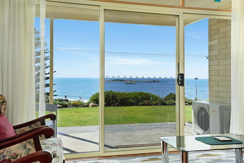 The Dolphins Beachfront Apartments - Accommodation Kalgoorlie 6