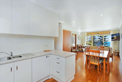 The Dolphins Beachfront Apartments - Accommodation Kalgoorlie 4