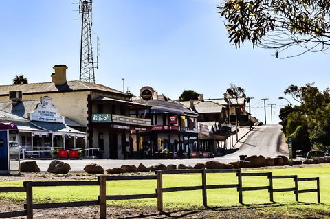Commercial Hotel Morgan - Accommodation Kalgoorlie 1