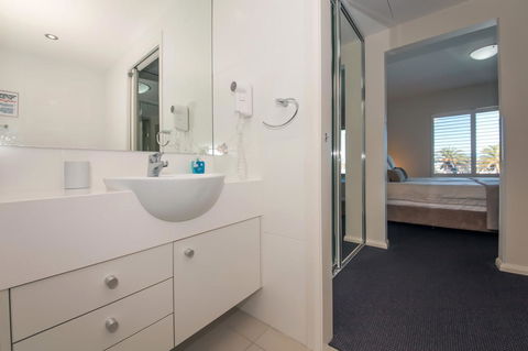 Pacific Blue 278-265 Sandy Pt Rd- Dual Key Access, Wifi, Linen And Air Conditioning - Accommodation Kalgoorlie 12