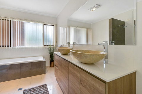 Adelaide Style Accommodation-Close To City-North Adelaide-3 Bdrm- FREE Parking - Accommodation Kalgoorlie 12