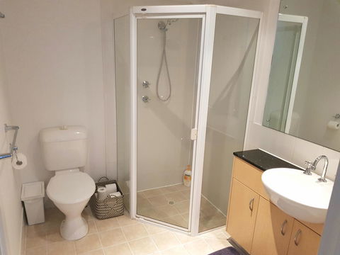 Spacious 4 BR And 2 Bathrooms City Apartment - Accommodation Kalgoorlie 5